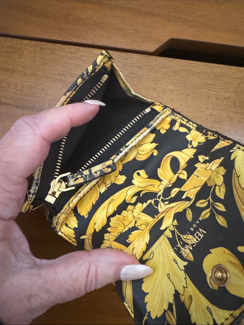 Versace Black Quilted Leather Women's Wallet (Missing front "V") - Picture 6 of 8